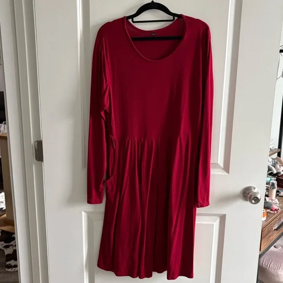 Elegant Burgundy Long Sleeve Dress - Picture 2 of 6
